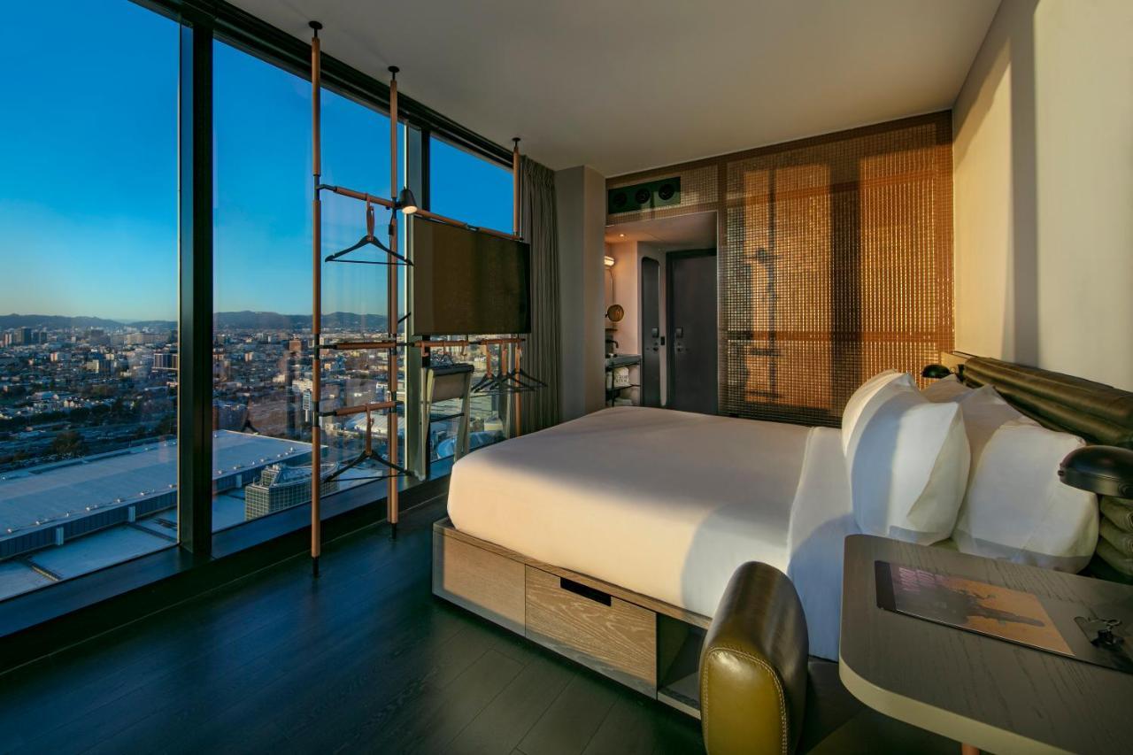 Corner King Room City View