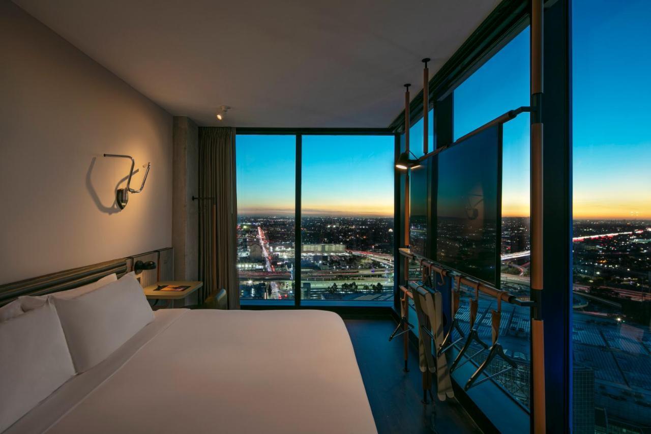Corner King Room City View