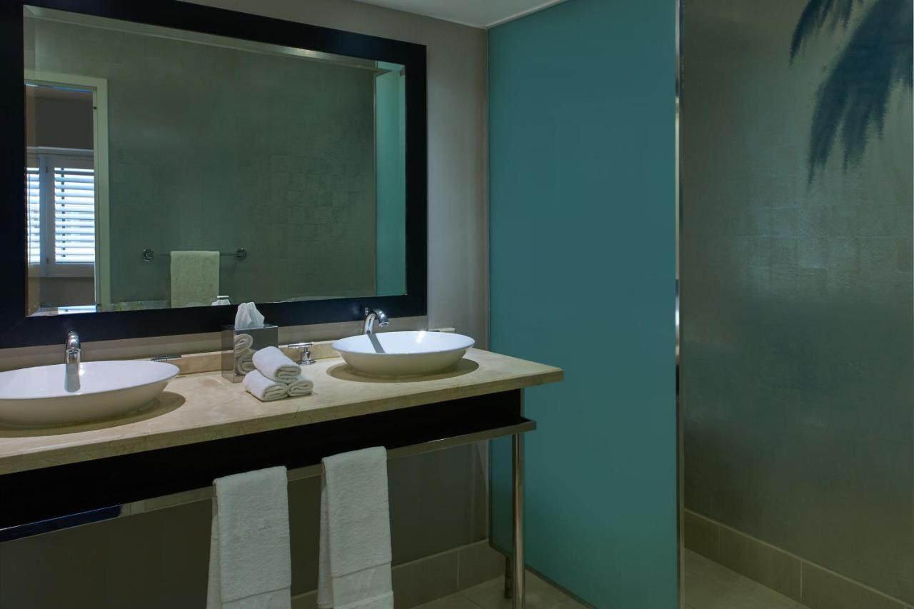 Spectacular One-Bedroom Corner King Suite