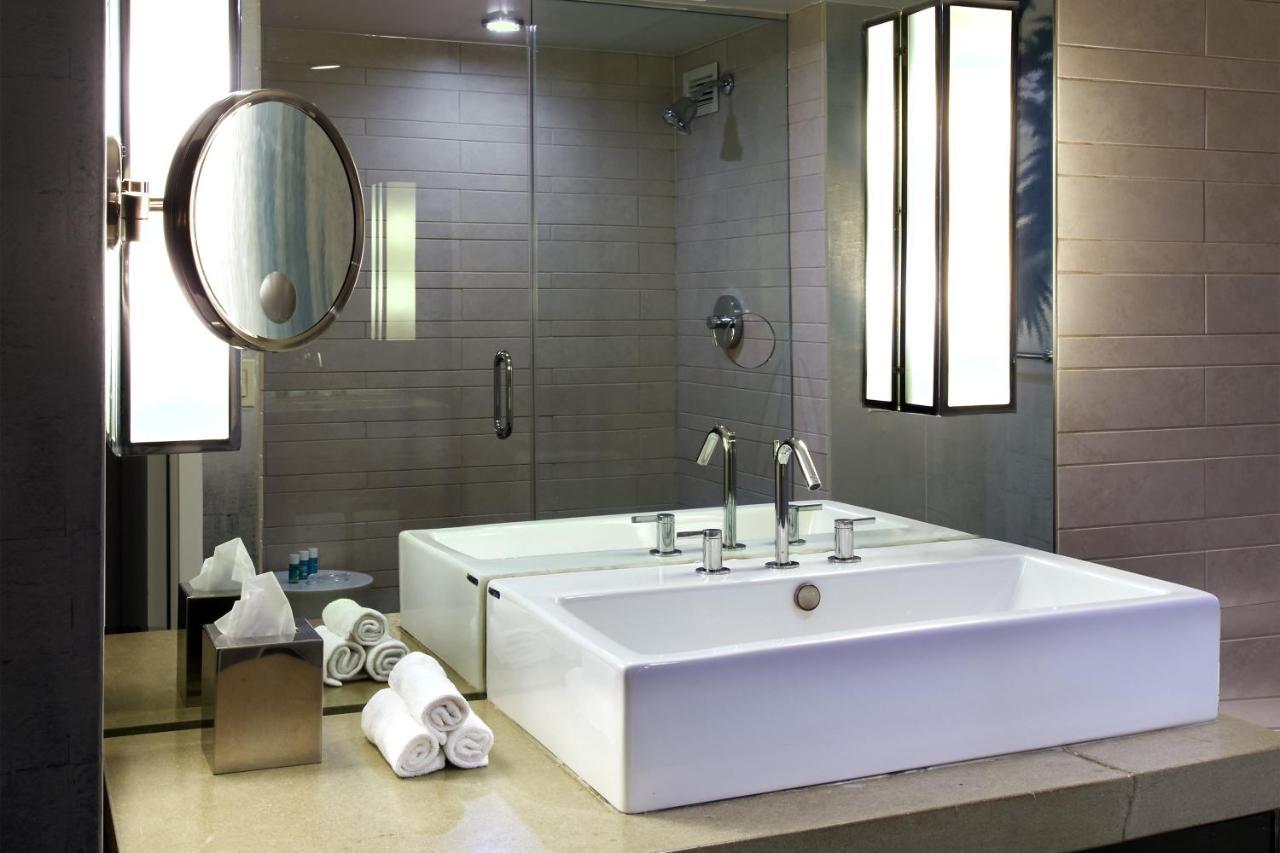 Spectacular One-Bedroom Corner King Suite