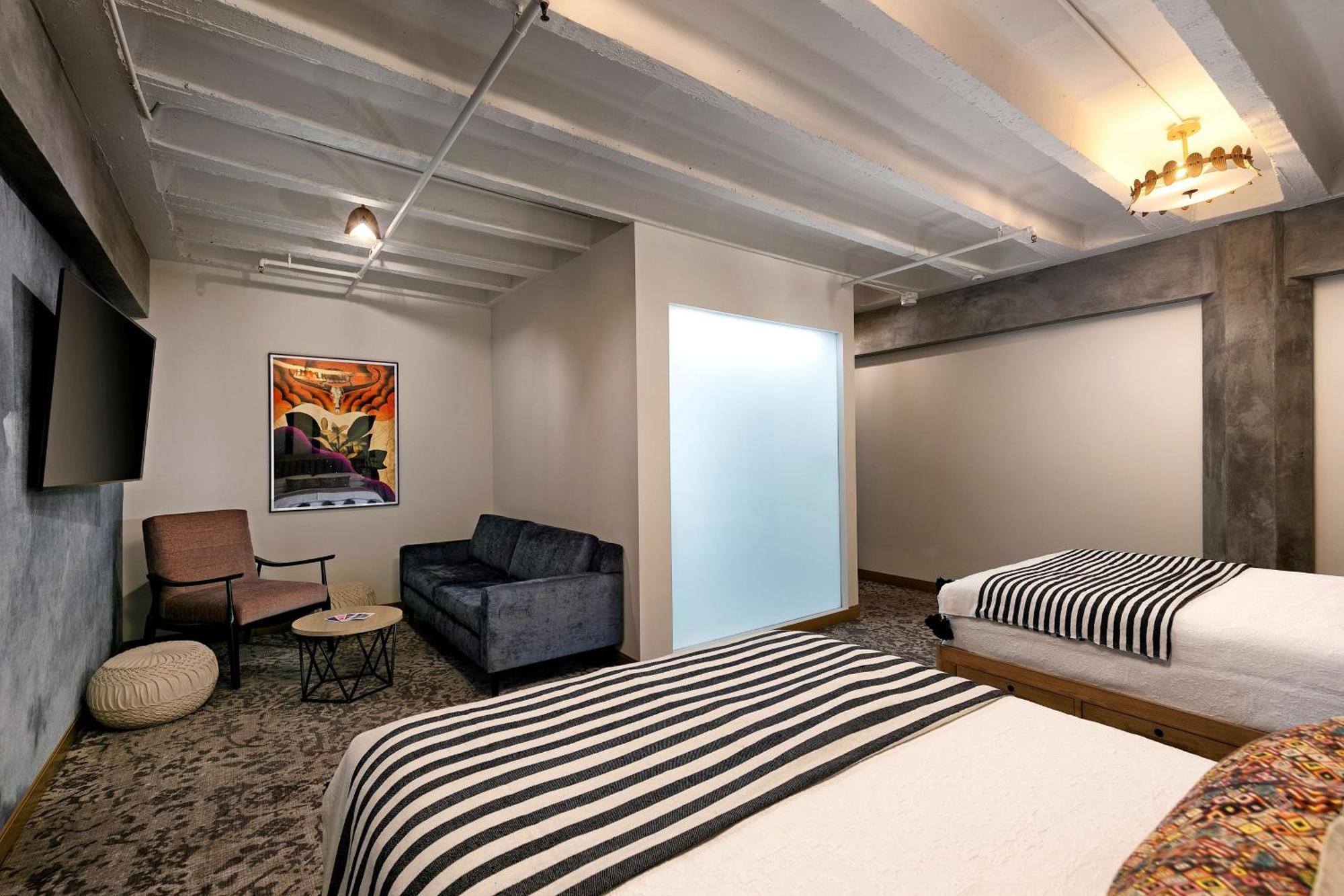 Studio Two Queen Beds,1551636772:JPEG