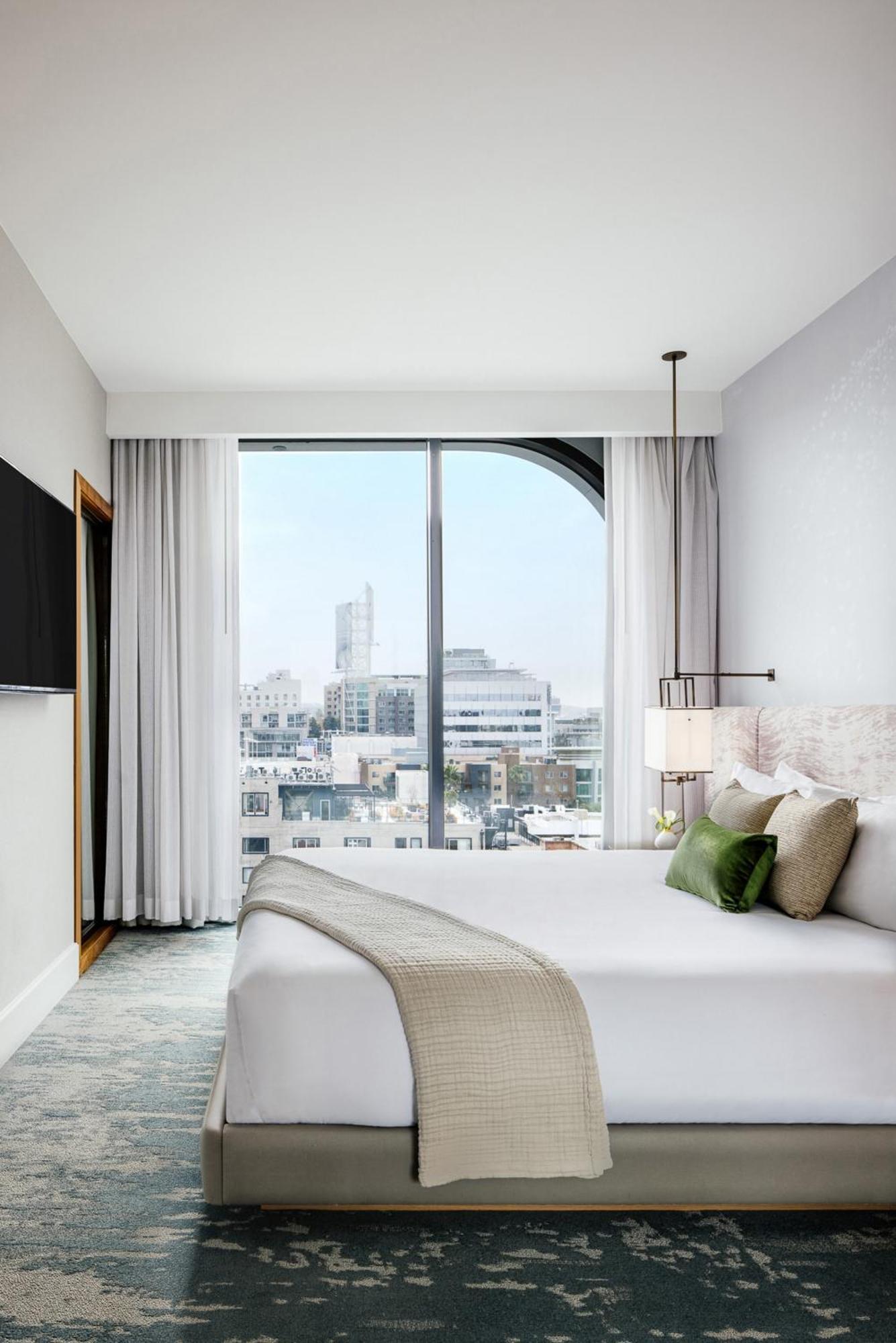 Platinum King Studio Suite City View