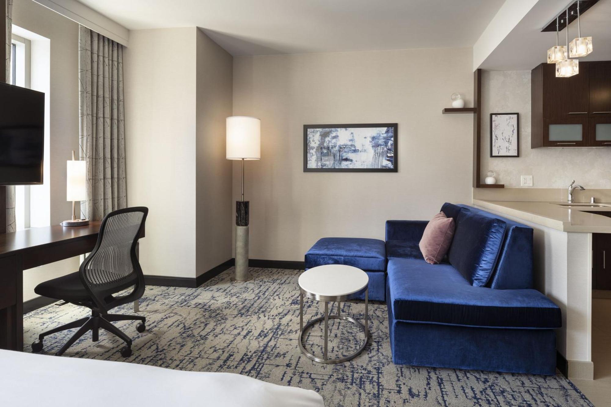 Guest room 1 King Sofa bed City view High floor