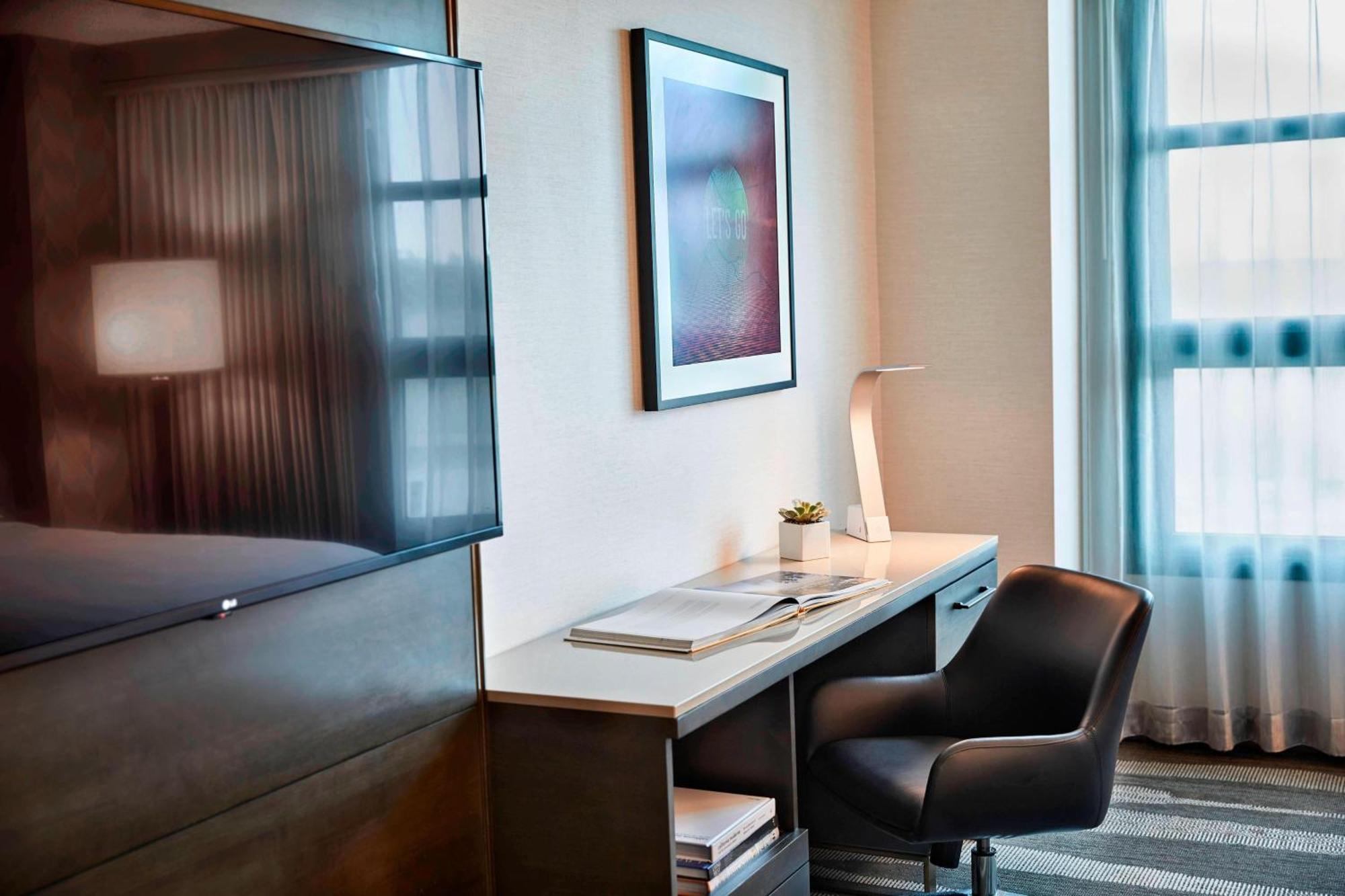 Club lounge access Guest room 2 Queen
