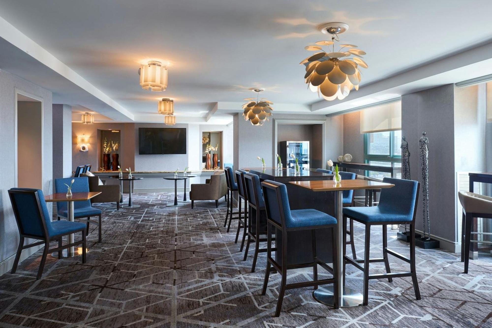 Club lounge access Guest room 2 Queen