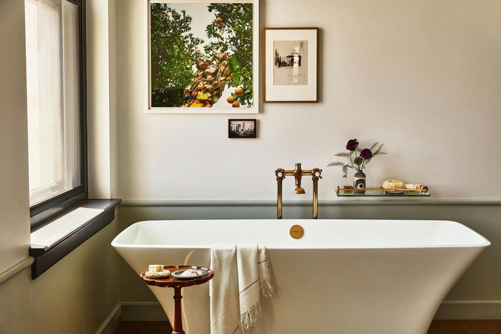 One-Bedroom Claire King Suite City View