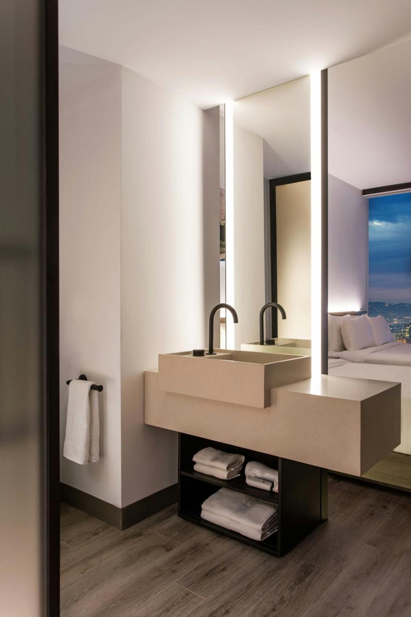 King Room,1643243443:JPEG