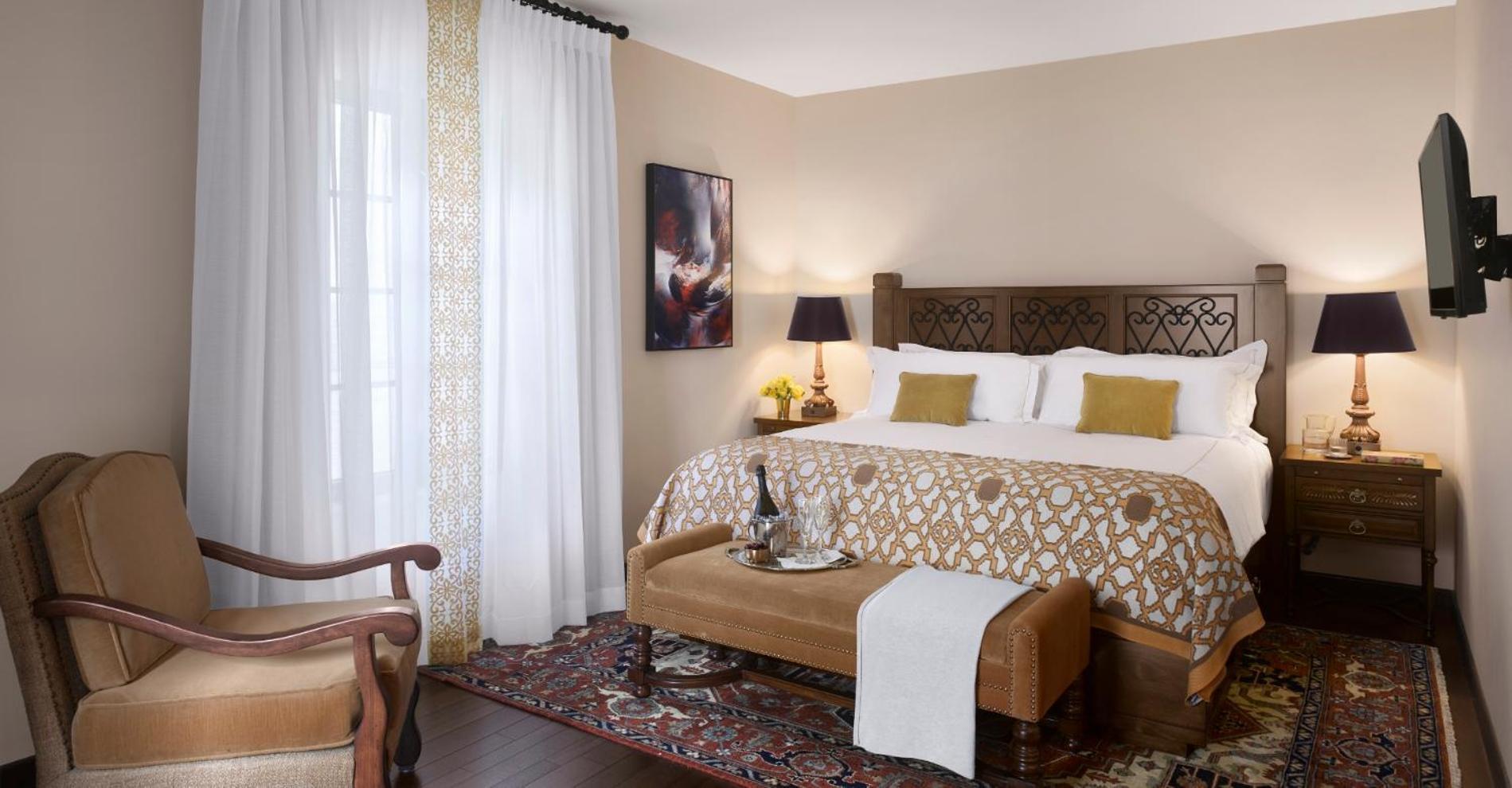 Deluxe Suite