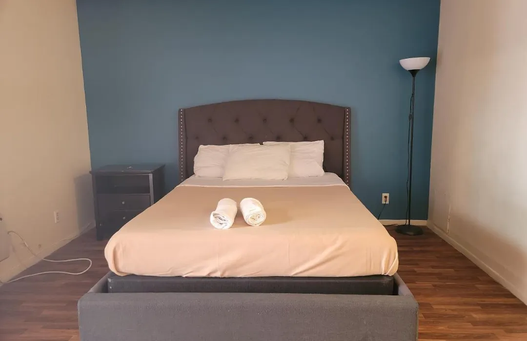 Charming Hotel Style Beverly Hills-1
