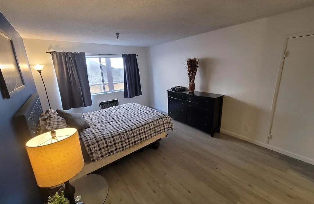 Deluxe Hotel Style Unit-1