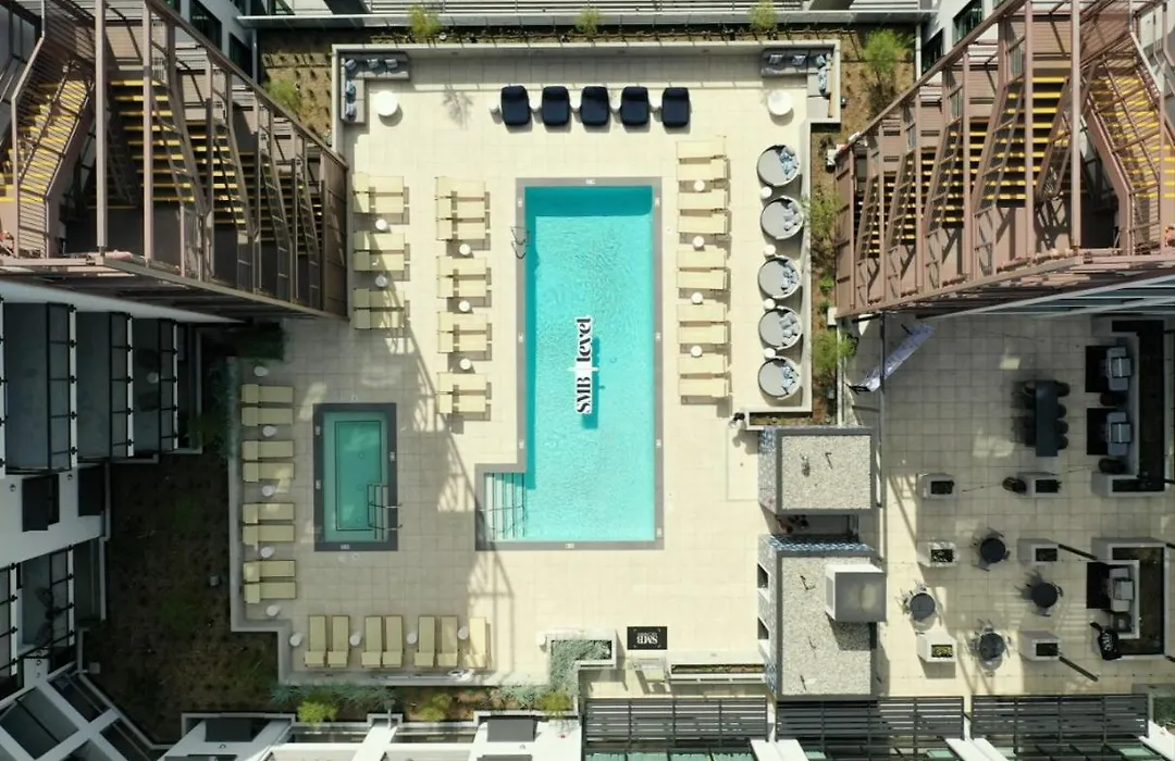 Level Hollywood-1