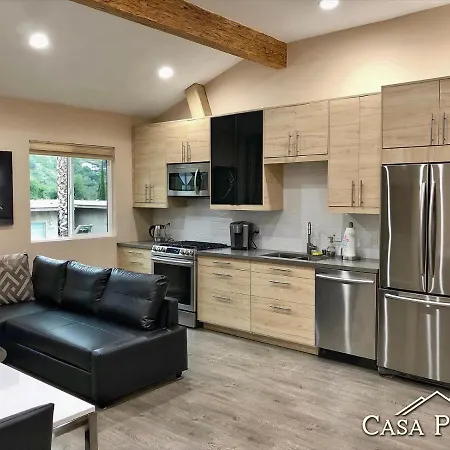 New Contemporary Guest House In Studio City Hills-3