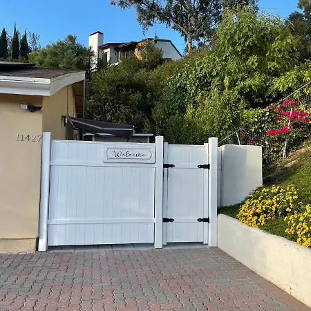 New Contemporary Guest House In Studio City Hills-2