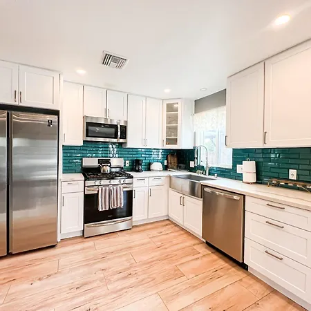 Luxurious 4Br House With Swimming Pool -Fb-2