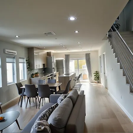 Hollywood Homes Free Parking Close To All Things La-3
