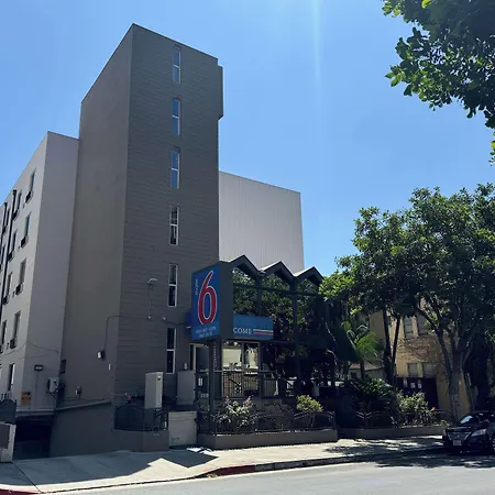 Motel 6 Hollywood-2