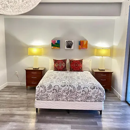 Hollywood Boutique Residences With Free Parking-2
