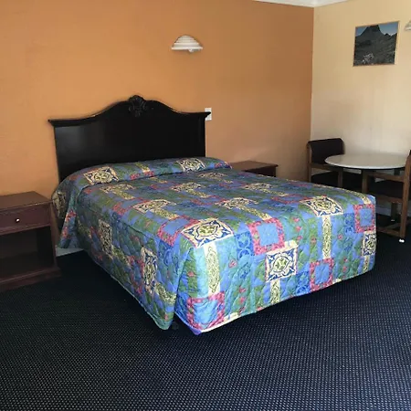Pine Tree Inn-3