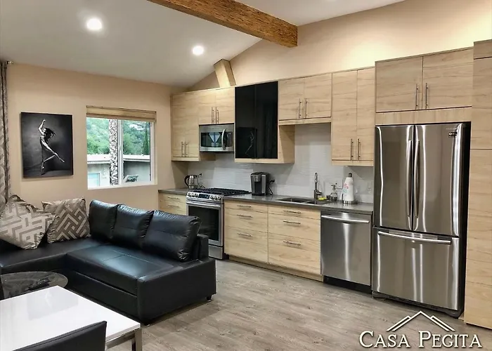 New Contemporary Guest House In Studio City Hills Los Angeles