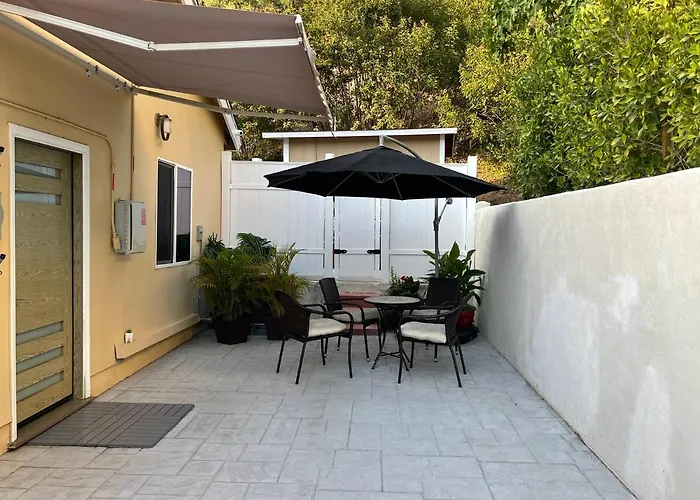 New Contemporary Guest House In Studio City Hills Los Angeles