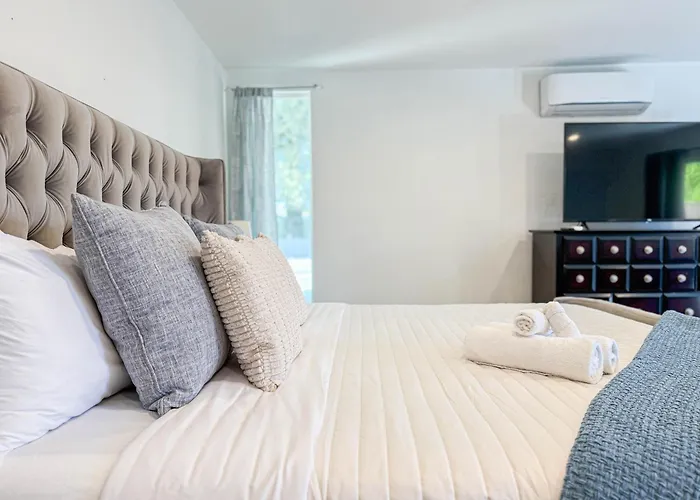 Luxurious 4Br House With Swimming Pool -Fb Villa Los Angeles