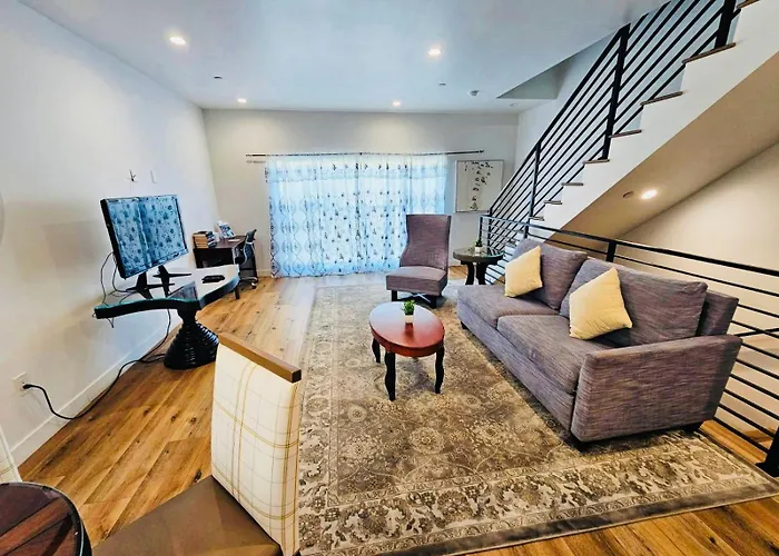 Hollywood Boutique Residences With Free Parking Los Angeles