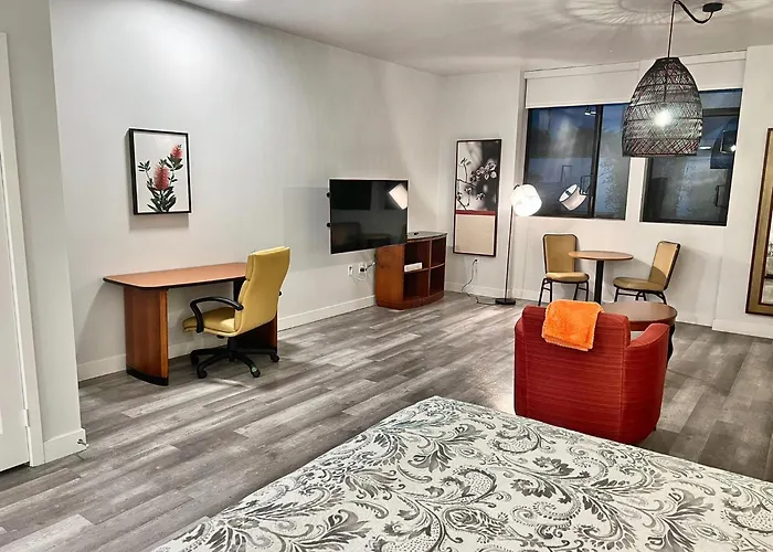 Hollywood Boutique Residences With Free Parking Los Angeles
