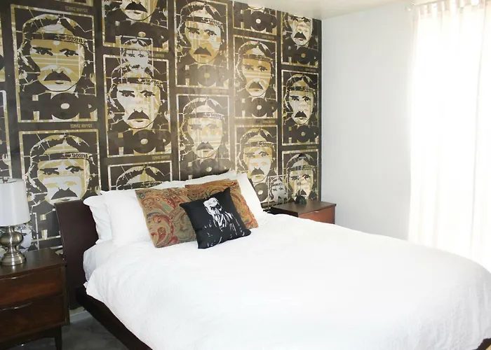 Ocean Front Vortex Female Hostel Private Rooms Free Bikes Los Angeles
